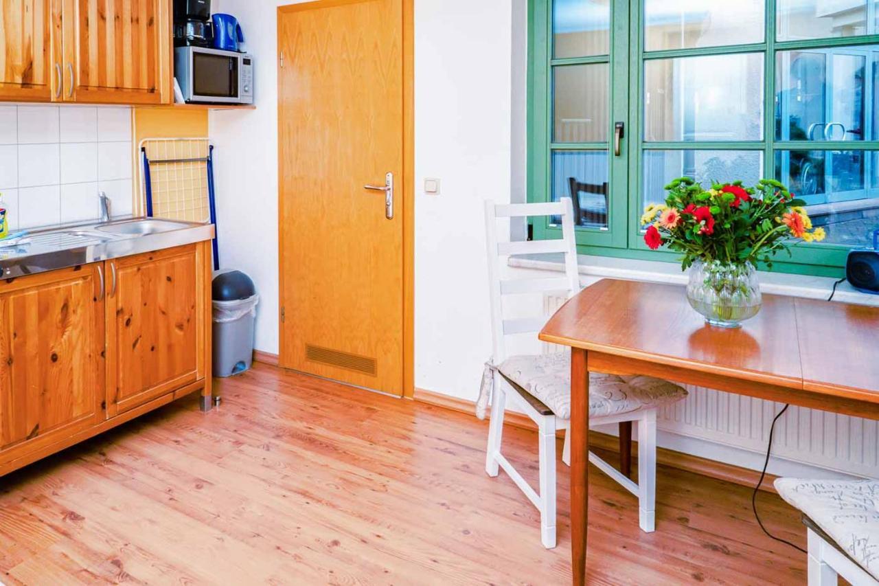 Apartmenthaus Chrischanshof Rostock Esterno foto